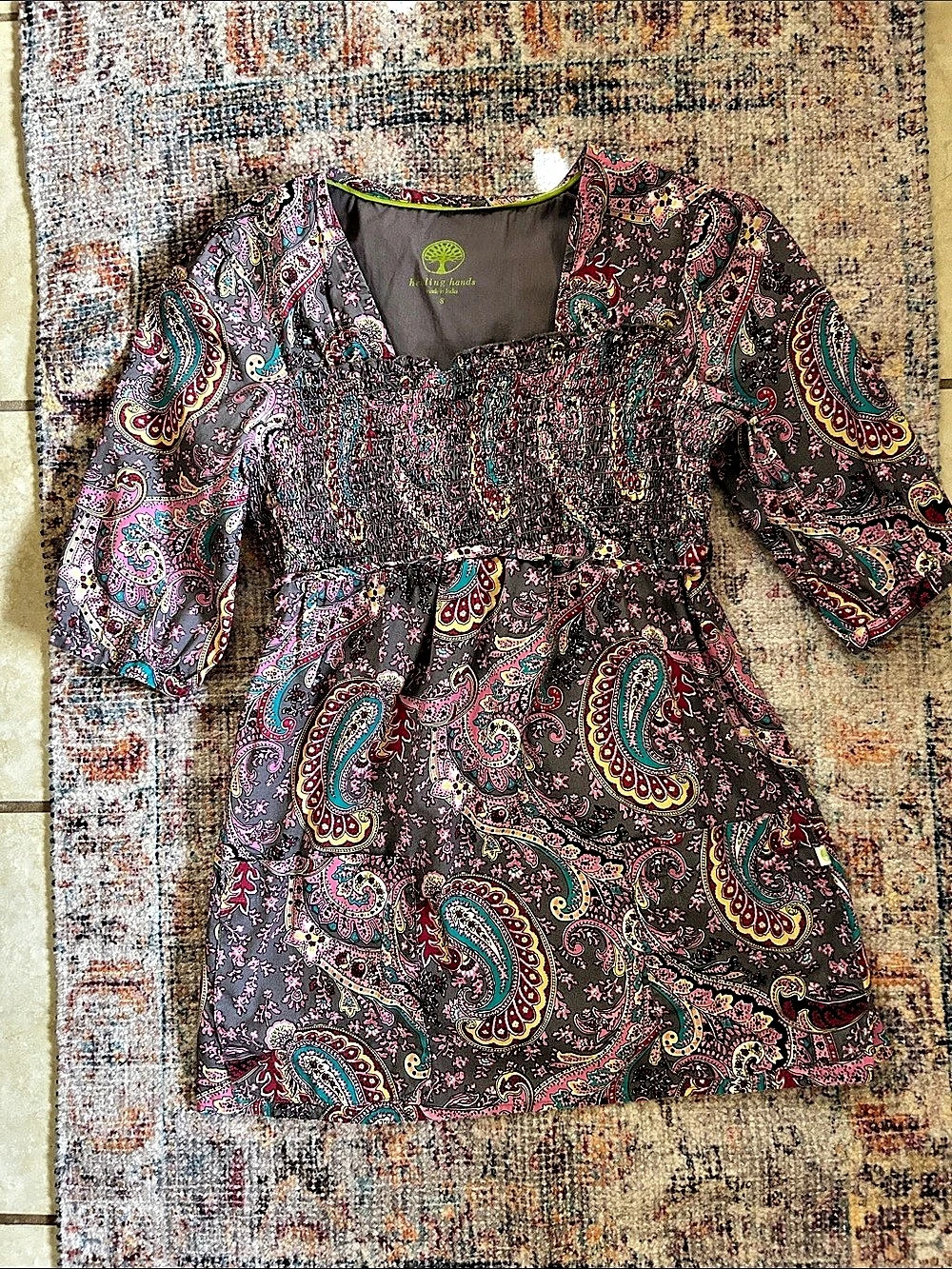 Scrub top Healing Hands Paisley in Purple & Pink Size Small Like New